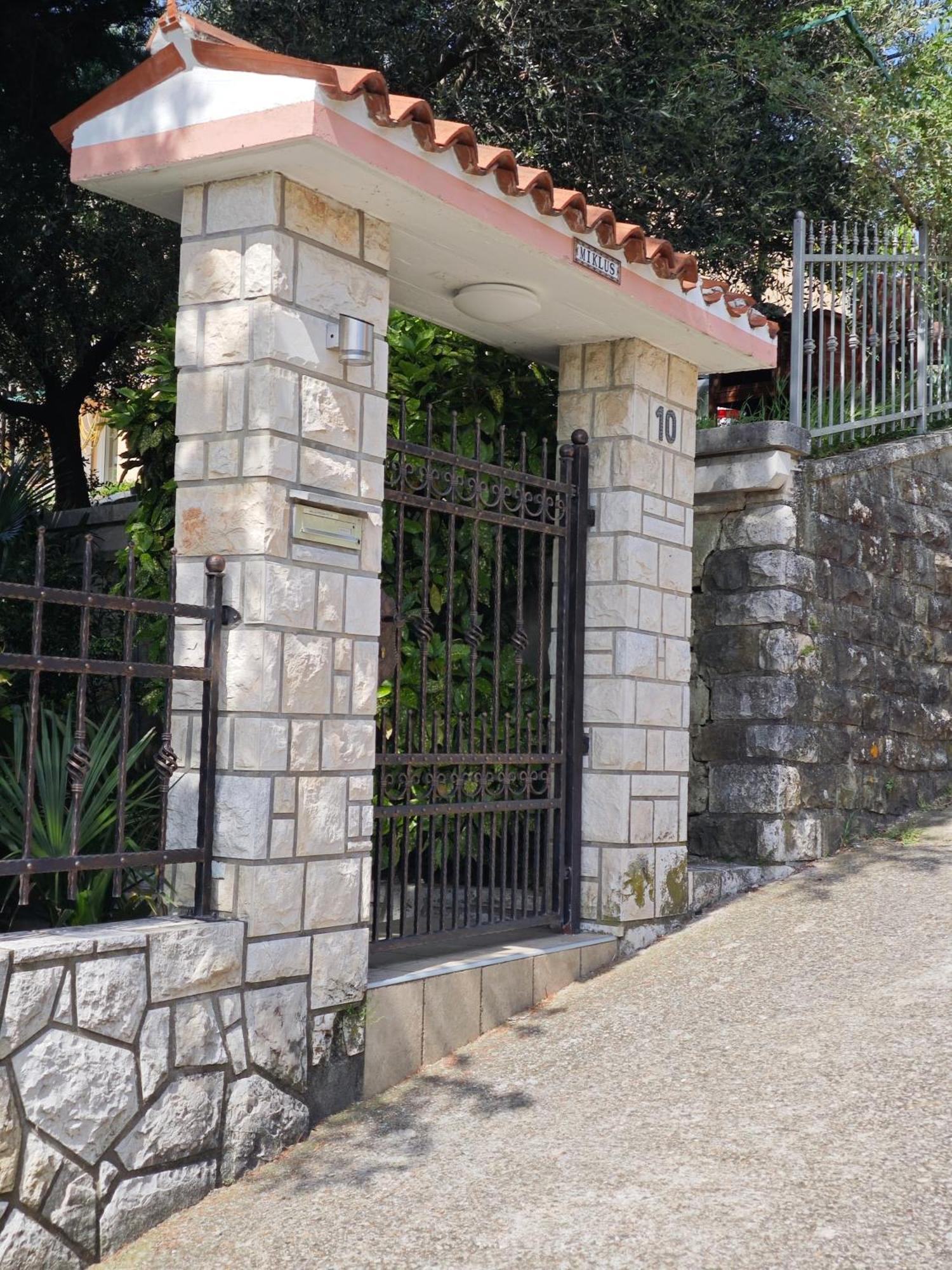 בפורטורוז Apartments Miklus מראה חיצוני תמונה